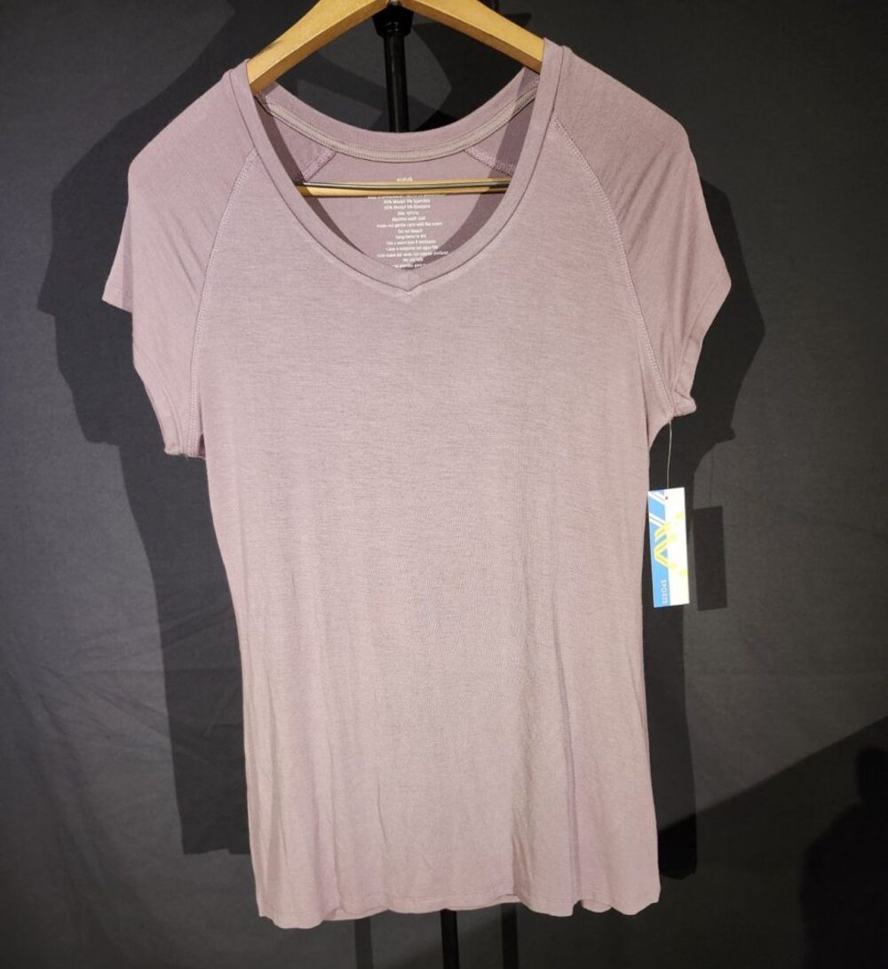 Aviva Sports Women’s M V-Neck  Lightweight Stretch T-Shirt Purple 0128
